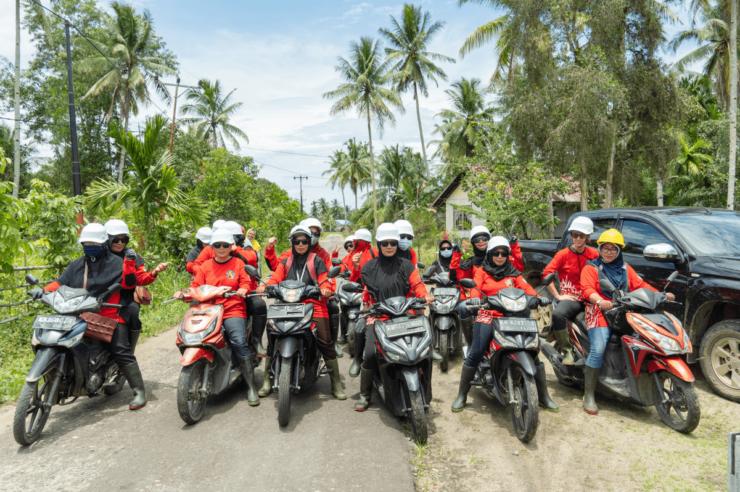 Image for ‘They are outstanding’: the female firefighters protecting Borneo’s forests