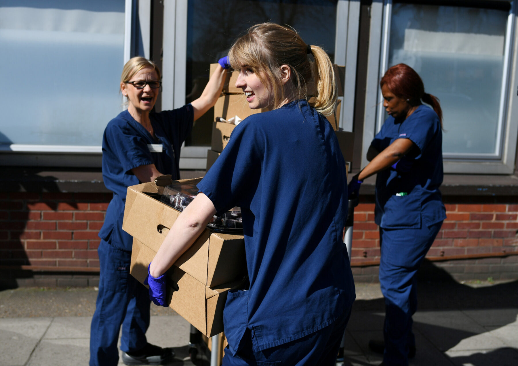 Image for 700,000 people sign up to the NHS coronavirus volunteer army